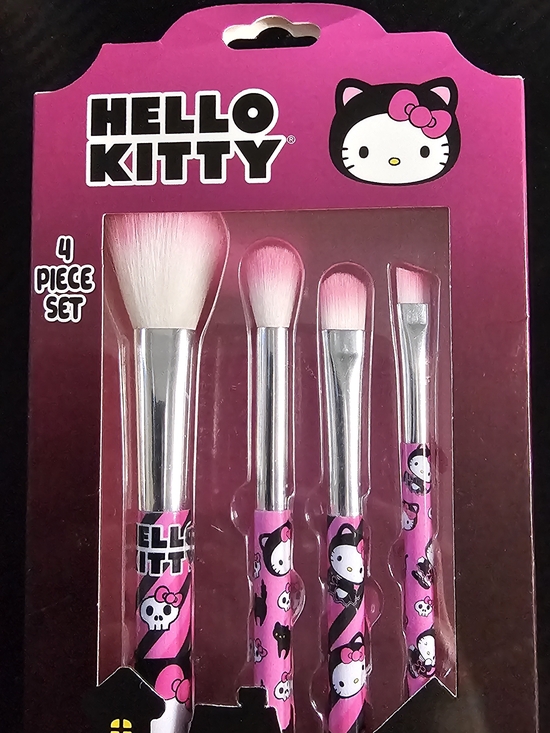 Hello Kitty Other - Hello Kitty Pink and White 4-Piece Makeup Brush Set